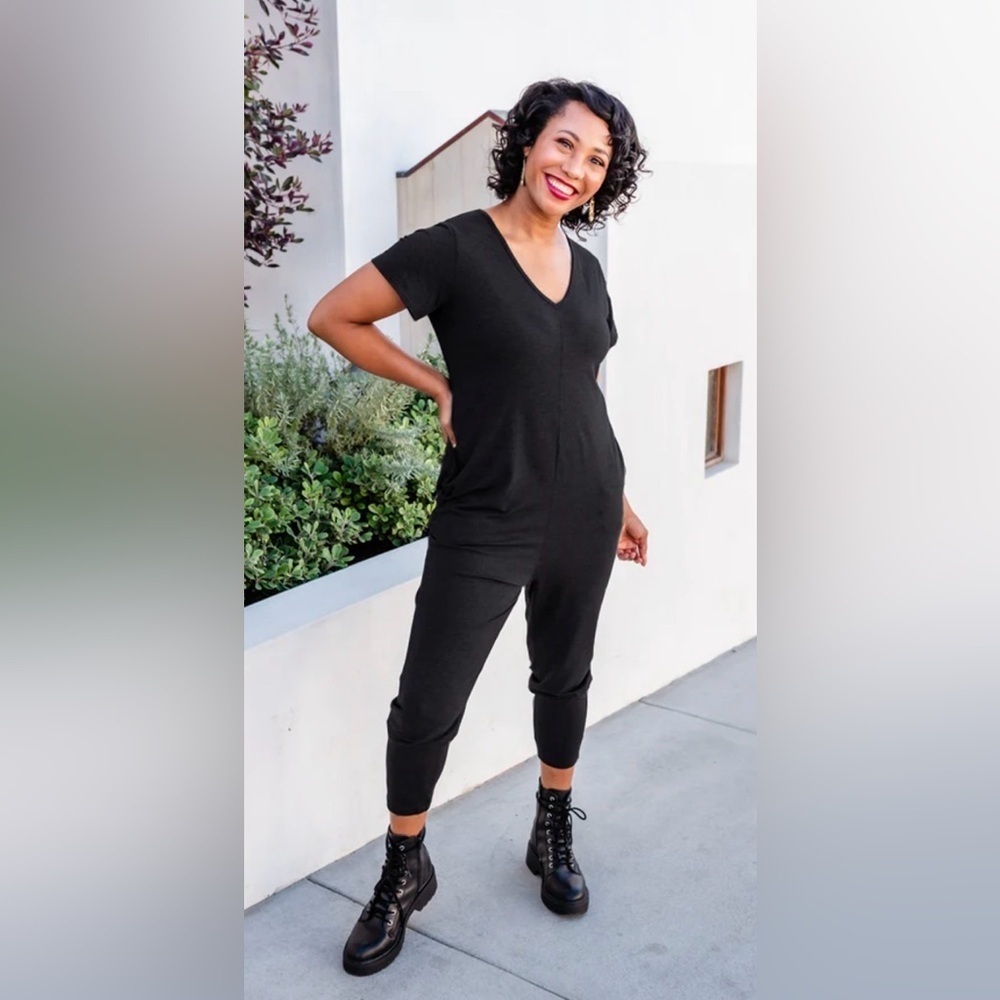 Smash + Tess Sz M Black V-Neck Jumpsuit with Embroidered Heart with Pockets
